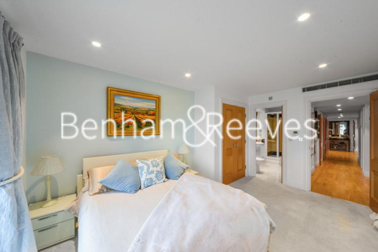 3  bedrooms flat to rent in Riverside Tower, Boulevard, SW6-image 4