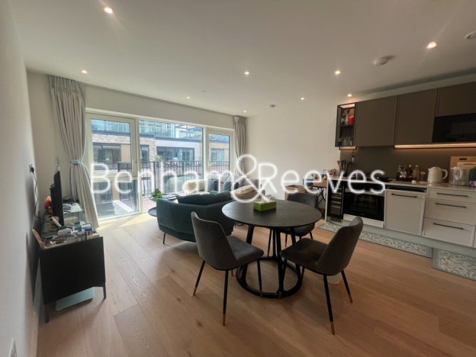1  bedroom flat to rent in Savoy House, Lockgate Road, SW6-image 3