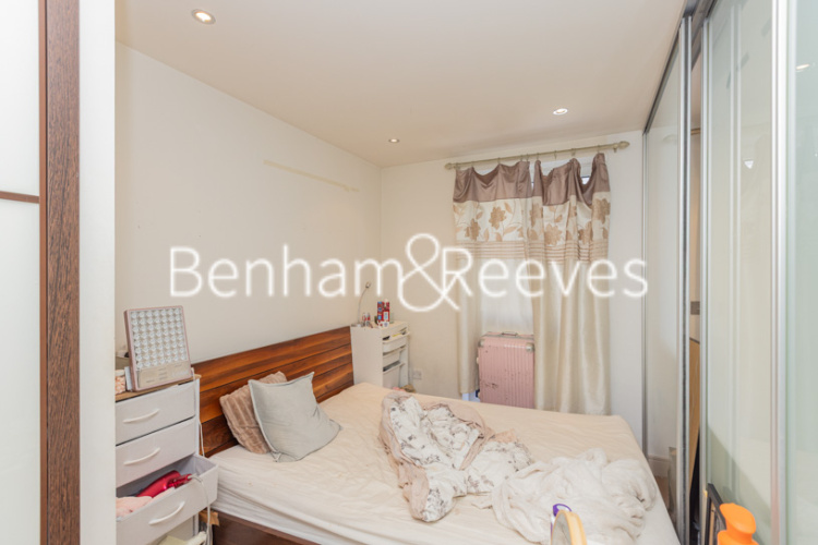 1  bedroom flat to rent in Townmead Road, Imperial Wharf, SW6-image 2