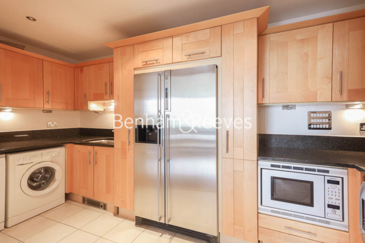 3  bedrooms flat to rent in Thames Point, Imperial Wharf, SW6-image 2
