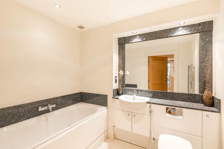 3  bedrooms flat to rent in Lensbury Avenue, Fulham, SW6-image 5