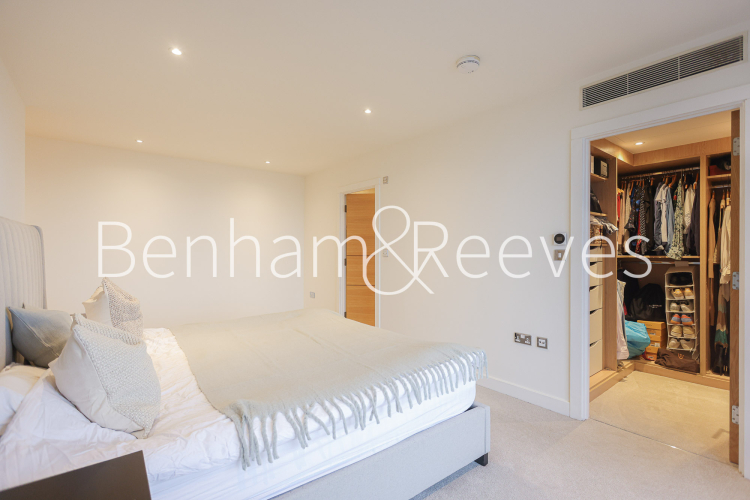 3 bedrooms flat to rent in Fountain House, The Boulevard, SW6-image 4