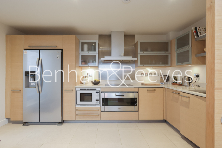 3 bedrooms flat to rent in Fountain House, The Boulevard, SW6-image 8