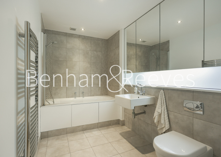3 bedrooms flat to rent in Fountain House, The Boulevard, SW6-image 11
