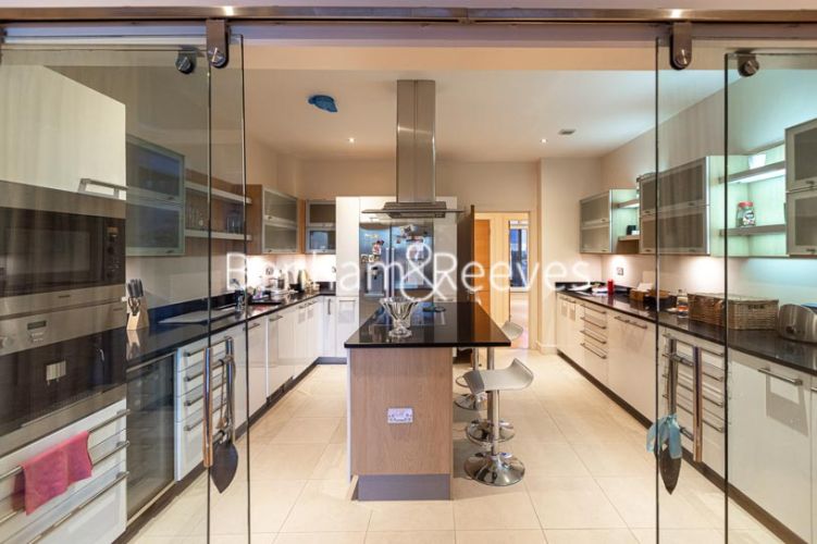 4 bedrooms flat to rent in Fountain House, The Boulevard, Imperial Wharf, SW6-image 16