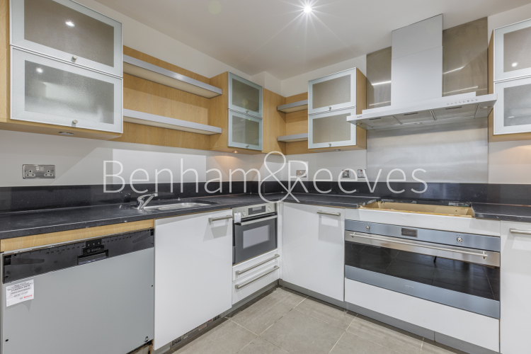 3  bedrooms flat to rent in Lensbury Avenue, Fulham, SW6-image 2