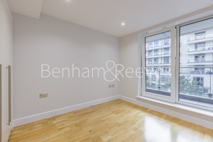 3  bedrooms flat to rent in Lensbury Avenue, Fulham, SW6-image 3