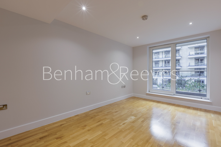3  bedrooms flat to rent in Lensbury Avenue, Fulham, SW6-image 11