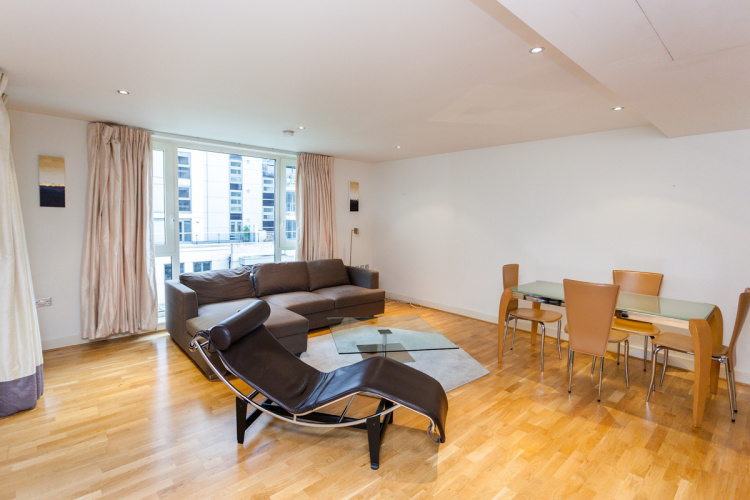 2  bedrooms flat to rent in Marina Point, Fulham, SW6-image 1