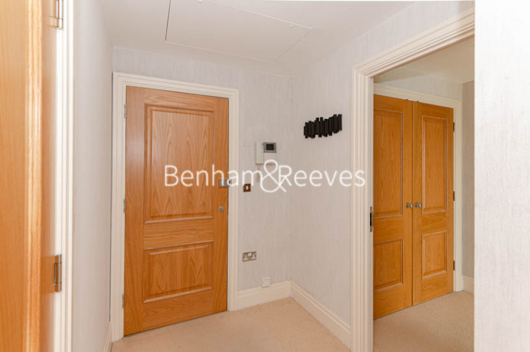 2  bedrooms flat to rent in Lensbury Avenue, Fulham, SW6-image 9