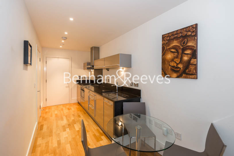 1  bedroom flat to rent in Highbury Stadium Square, Highbury, N5-image 3