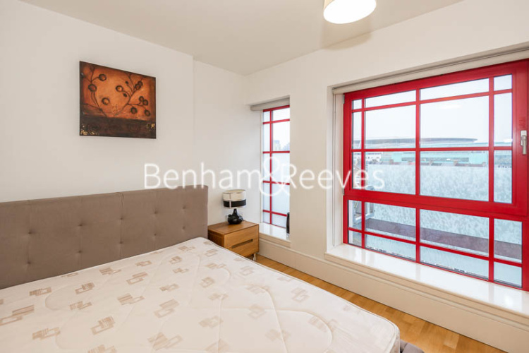 1 bedroom flat to rent in Highbury Stadium Square, Highbury, N5-image 4