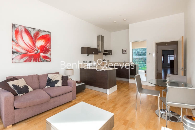 1 bedroom flat to rent in Highbury Stadium Square, Highbury, N5-image 1