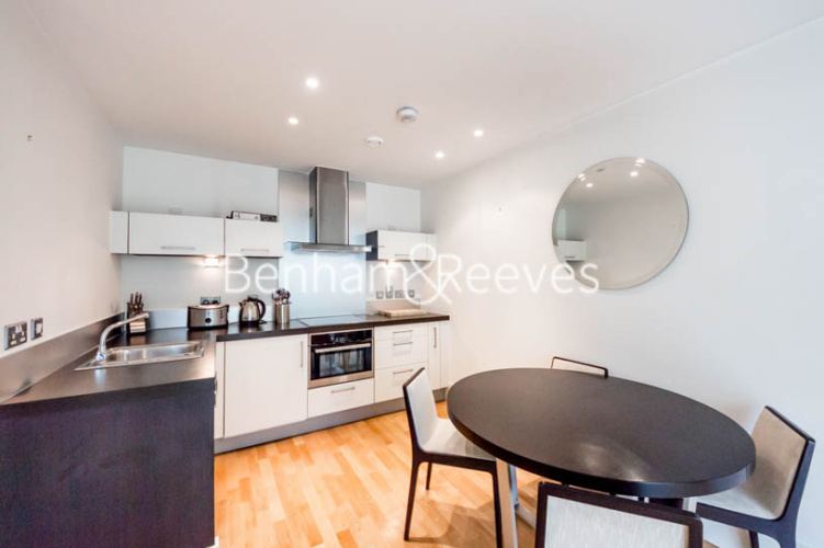 1 bedroom flat to rent in Highbury Stadium Square, Highbury, N5-image 2