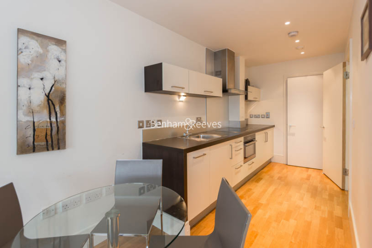 1  bedroom flat to rent in West Stand Apartments, Highbury Stadium Square, N5-image 4