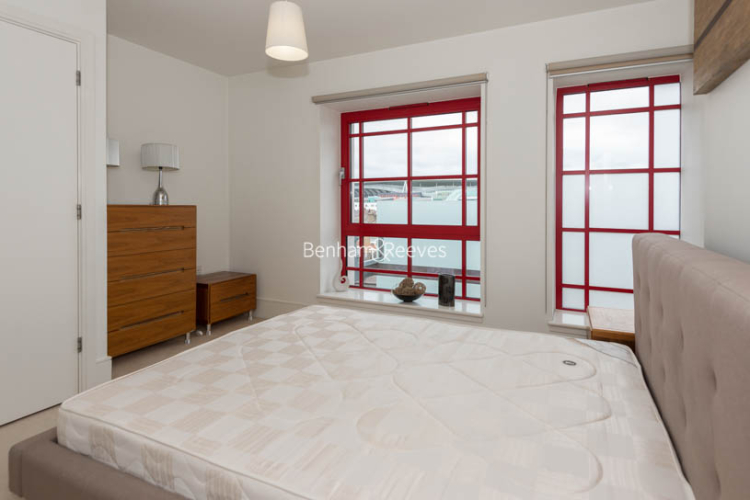 1  bedroom flat to rent in West Stand Apartments, Highbury Stadium Square, N5-image 5