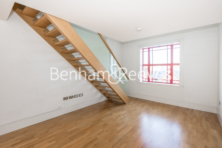 1 bedroom flat to rent in Highbury Stadium Square, Highbury, N5-image 1