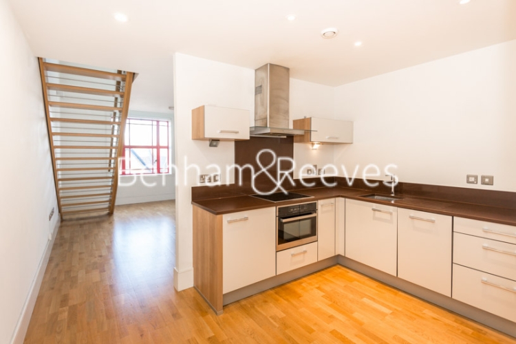 1 bedroom flat to rent in Highbury Stadium Square, Highbury, N5-image 2