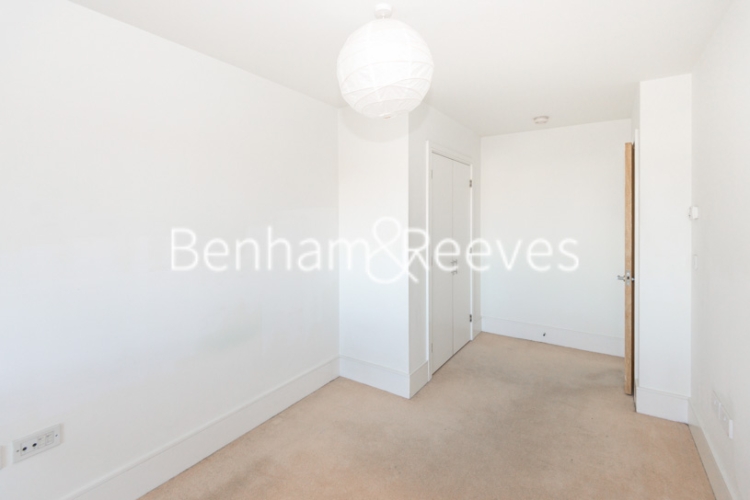 1 bedroom flat to rent in Highbury Stadium Square, Highbury, N5-image 4