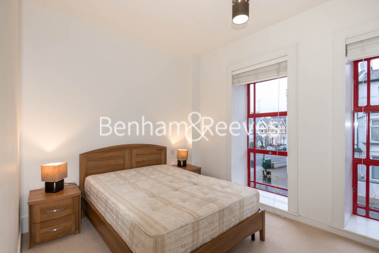 1 bedroom flat to rent in Highbury Stadium Square, Highbury, N5-image 4