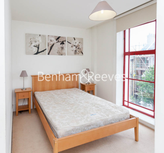 1 bedroom flat to rent in Highbury Stadium Square, Highbury, N5-image 4