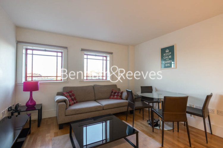 1 bedroom flat to rent in Highbury Stadium Square, Highbury, N5-image 1