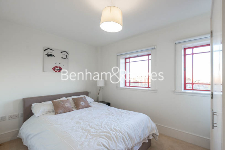 1 bedroom flat to rent in Highbury Stadium Square, Highbury, N5-image 4