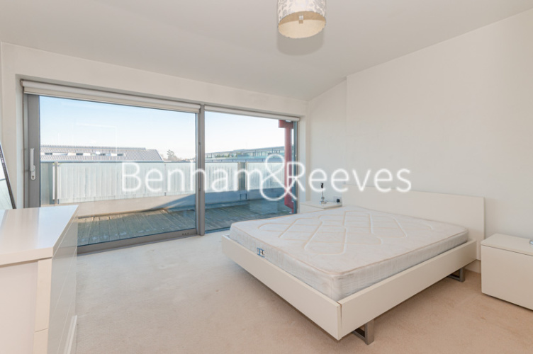 2  bedrooms flat to rent in Highbury Stadium Square, Highbury, N5-image 3