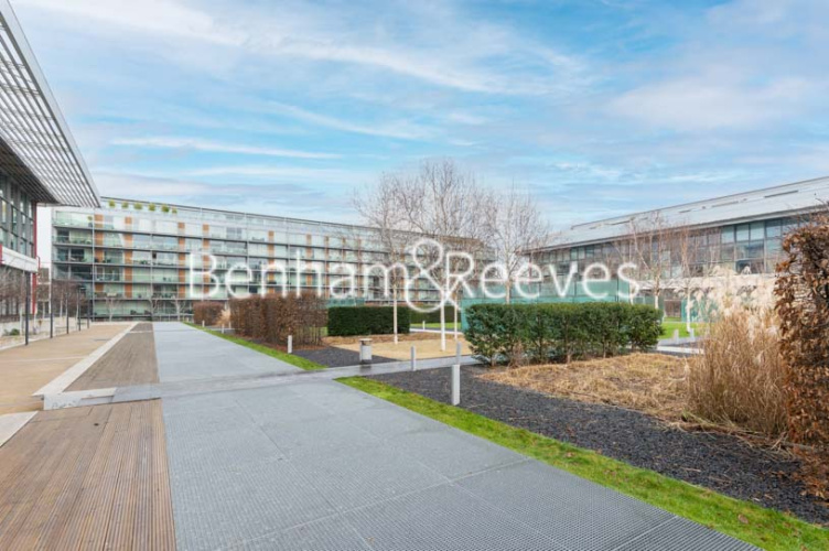 2  bedrooms flat to rent in Highbury Stadium Square, Highbury, N5-image 5