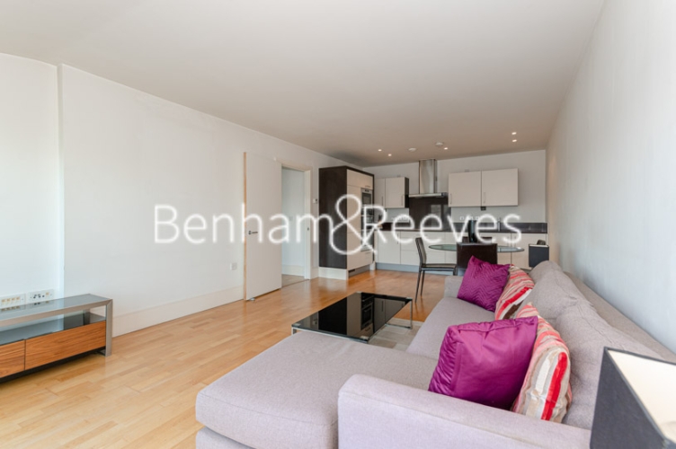 2 bedrooms flat to rent in Highbury Stadium Square, Highbury, N5-image 6