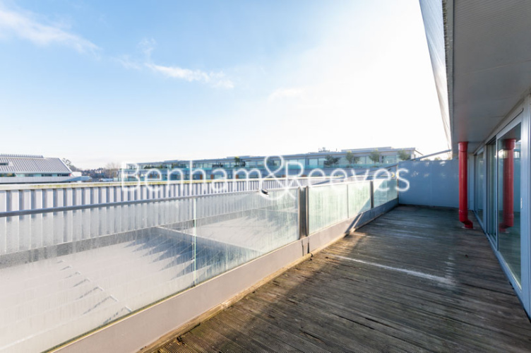 2  bedrooms flat to rent in Highbury Stadium Square, Highbury, N5-image 15