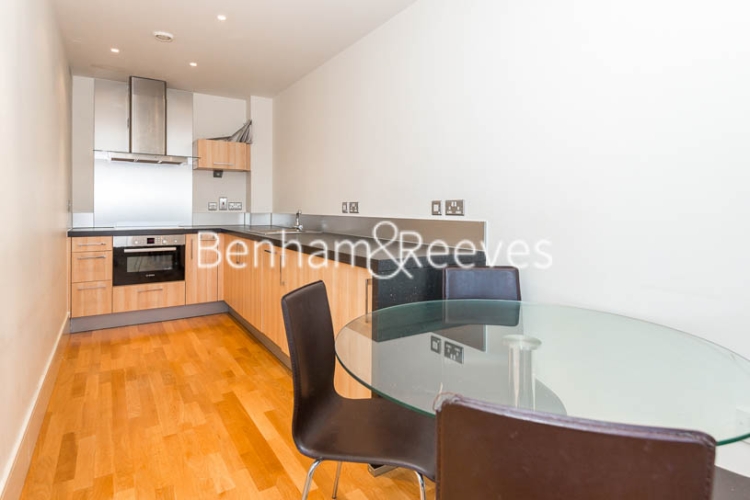 1 bedroom flat to rent in Highbury Stadium Square, Highbury, N5-image 3