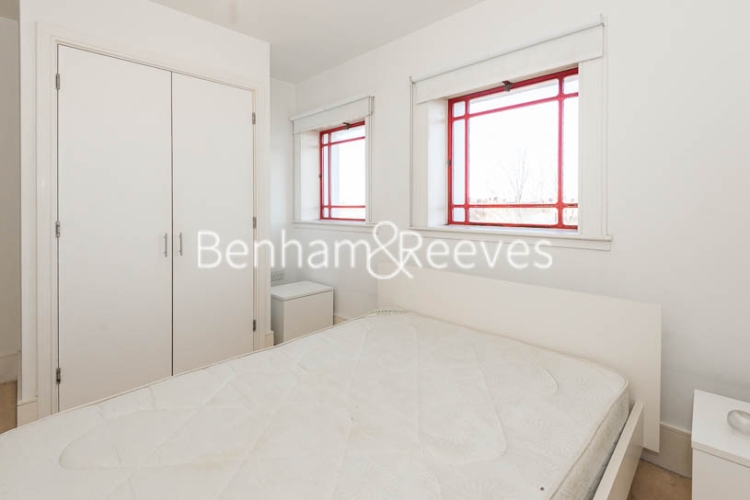 1 bedroom flat to rent in Highbury Stadium Square, Highbury, N5-image 4