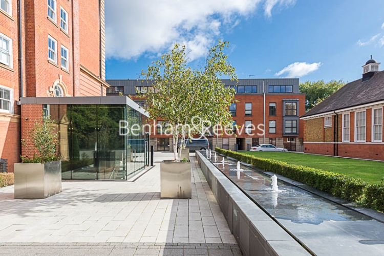 2 bedrooms flat to rent in Drummond Way, Highbury and Islington, N1-image 5