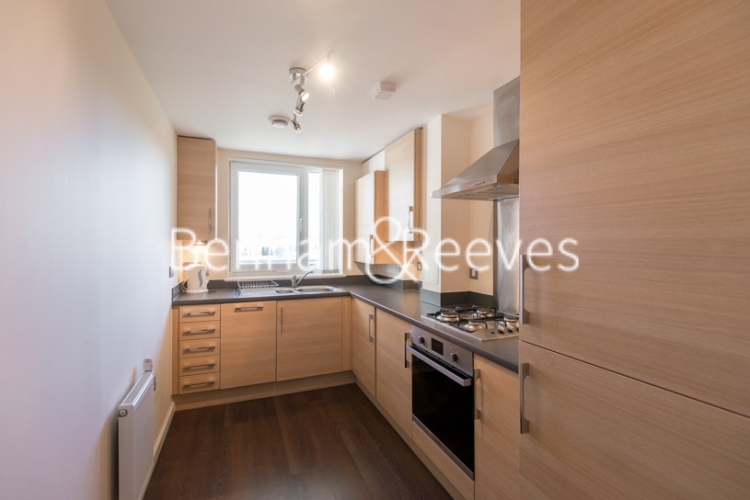1  bedroom flat to rent in Lankaster Gardens, Highgate, N2-image 2