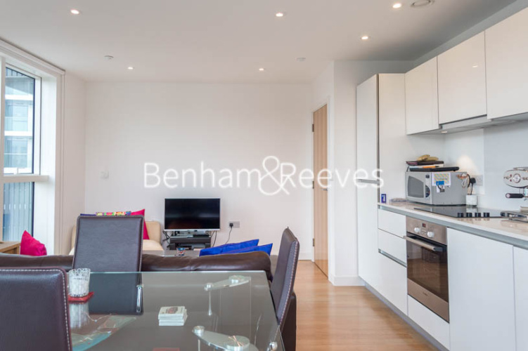 1  bedroom flat to rent in Residence Tower, Woodberry Grove, N4-image 2