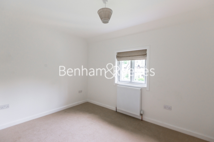 3  bedrooms house to rent in Holly Village, Highgate, N6-image 11