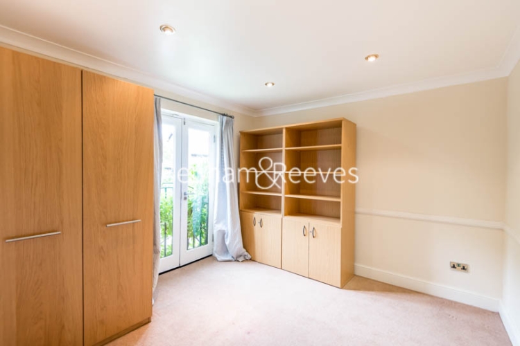 4  bedrooms house to rent in Ridgeway Gardens, Hampstead, N6-image 3