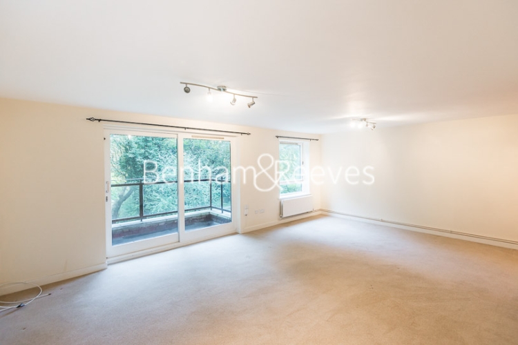 3  bedrooms flat to rent in Wood Lane, Highgate, N6-image 1