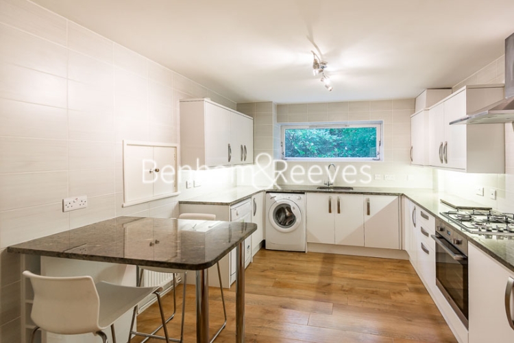 3  bedrooms flat to rent in Wood Lane, Highgate, N6-image 2