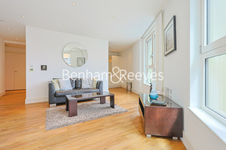 1  bedroom flat to rent in Gillespie Court, Queensland Terrace, N7-image 1