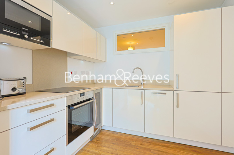 1  bedroom flat to rent in Gillespie Court, Queensland Terrace, N7-image 2