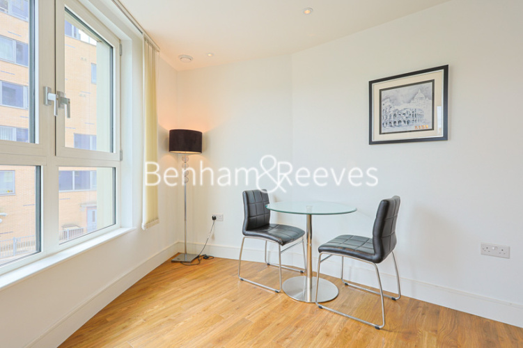 1  bedroom flat to rent in Gillespie Court, Queensland Terrace, N7-image 3