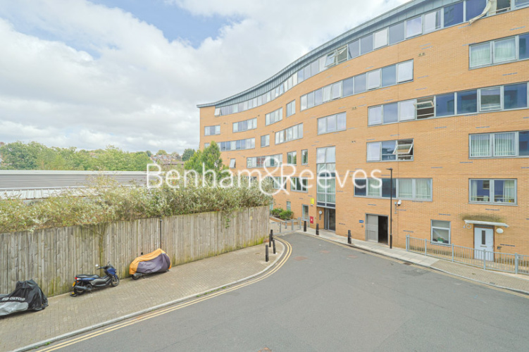 1  bedroom flat to rent in Gillespie Court, Queensland Terrace, N7-image 11