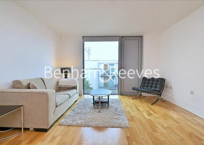 1 bedroom flat to rent in Highbury Stadium Square, Highbury, N5-image 1