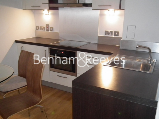 1 bedroom flat to rent in Highbury Stadium Square, Highbury, N5-image 2