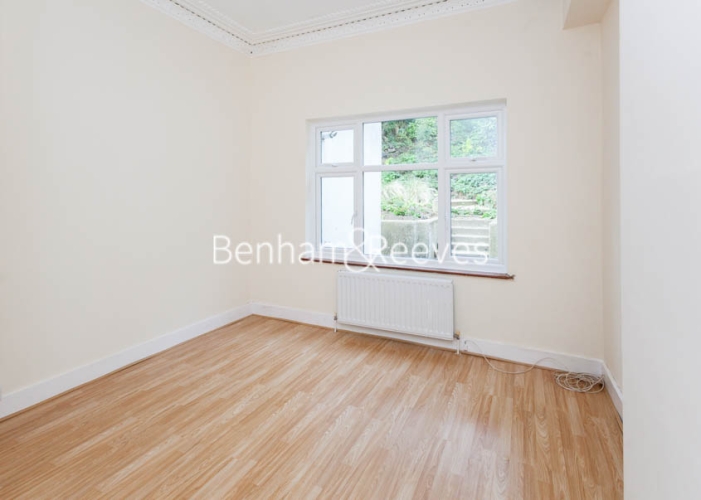2  bedrooms flat to rent in Whitehall Park, Archway, N19-image 6