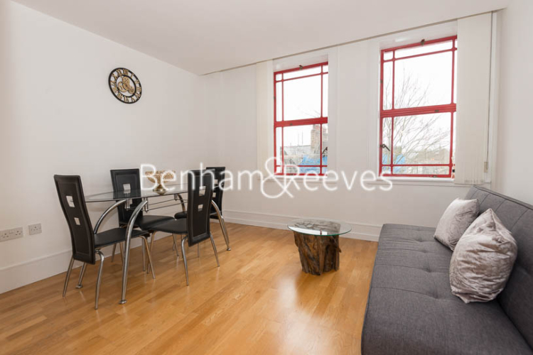 1 bedroom flat to rent in Highbury Stadium Square, Highbury, N5-image 1