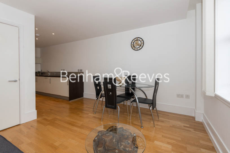 1 bedroom flat to rent in Highbury Stadium Square, Highbury, N5-image 3