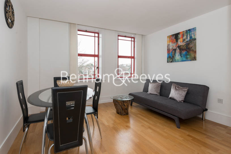 1 bedroom flat to rent in Highbury Stadium Square, Highbury, N5-image 4